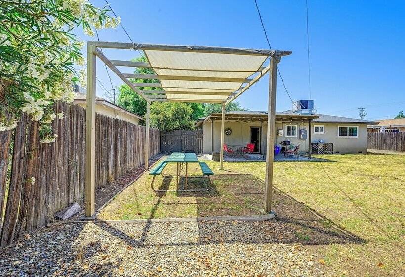 Family Friendly Clovis Home W/ Gas Grill + Patio!