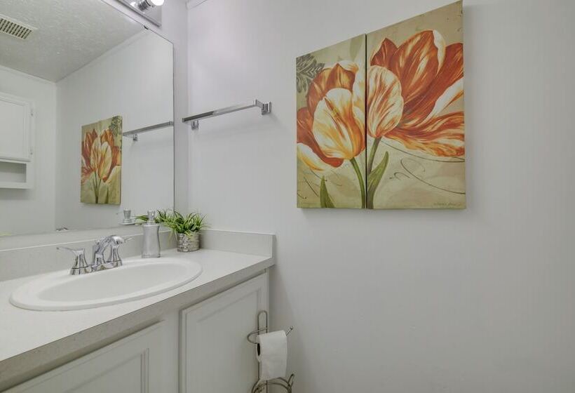 Family Friendly Indianapolis Home W/ Fenced Yard