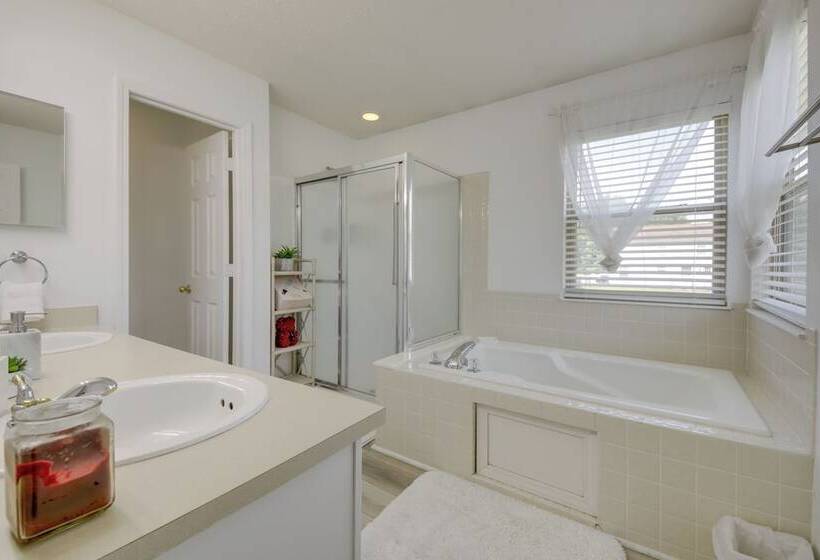 Family Friendly Indianapolis Home W/ Fenced Yard