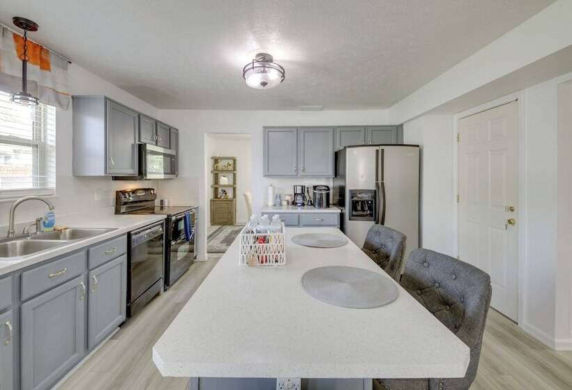 Family Friendly Indianapolis Home W/ Fenced Yard