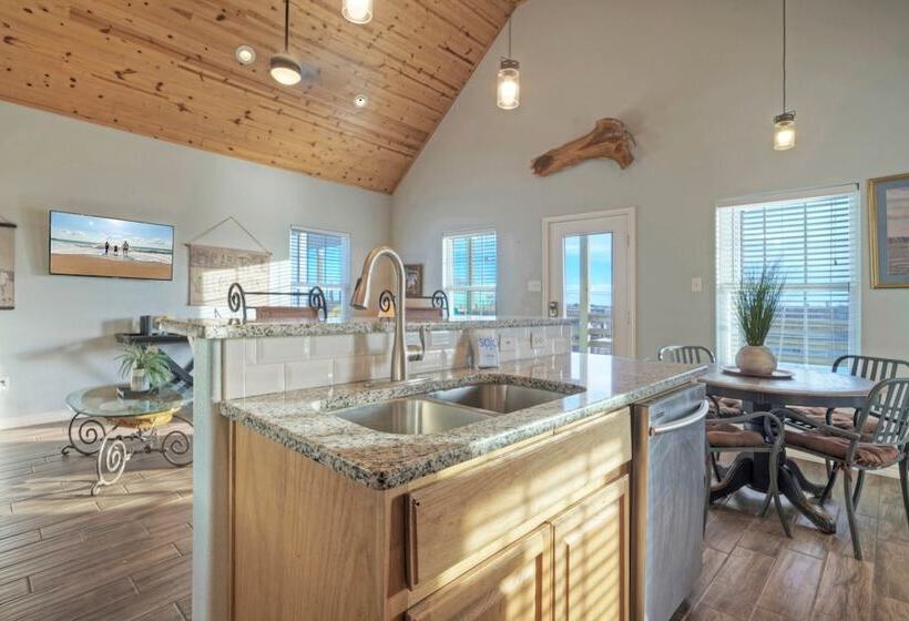 Balcony W/ Bay View Shared Pool + Boat Dock Fat Flounder By Avantstay