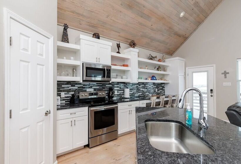 Waterfront, Shared Boat Dock & Pool W/ Views Fins And Feathers By Avantstay