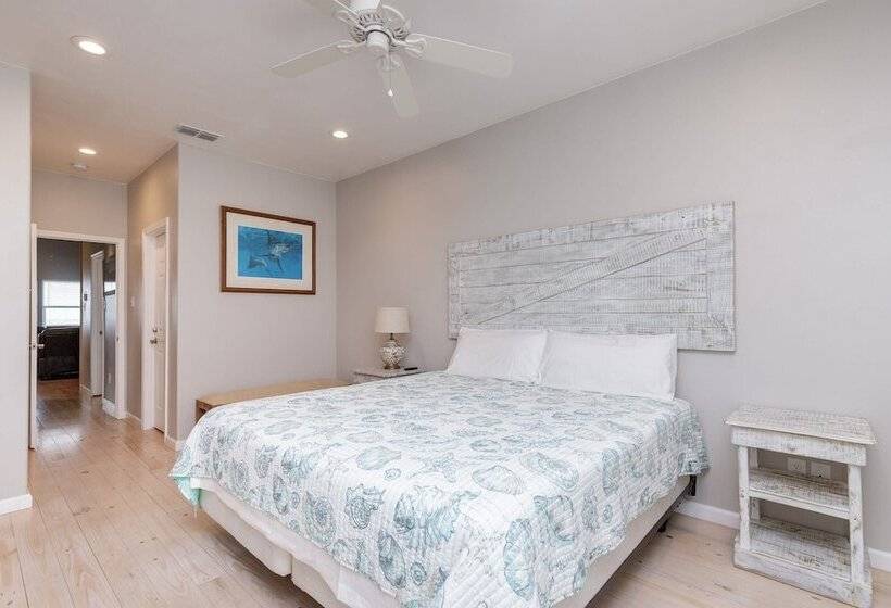 Waterfront, Shared Boat Dock & Pool W/ Views Fins And Feathers By Avantstay