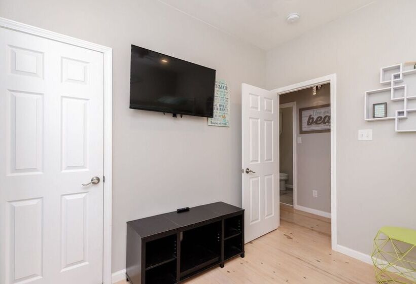 Waterfront, Shared Boat Dock & Pool W/ Views Fins And Feathers By Avantstay