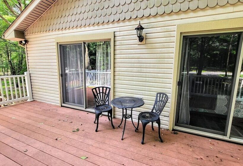 Frolic On Fern By Avantstay Enclosed Deck W/ Forest Views, Bar