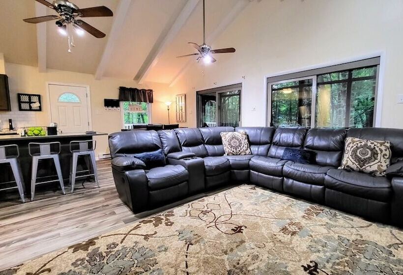 Frolic On Fern By Avantstay Enclosed Deck W/ Forest Views, Bar