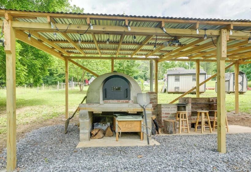 Front Royal Retreat On 3 Acres W/ Mtn Views!