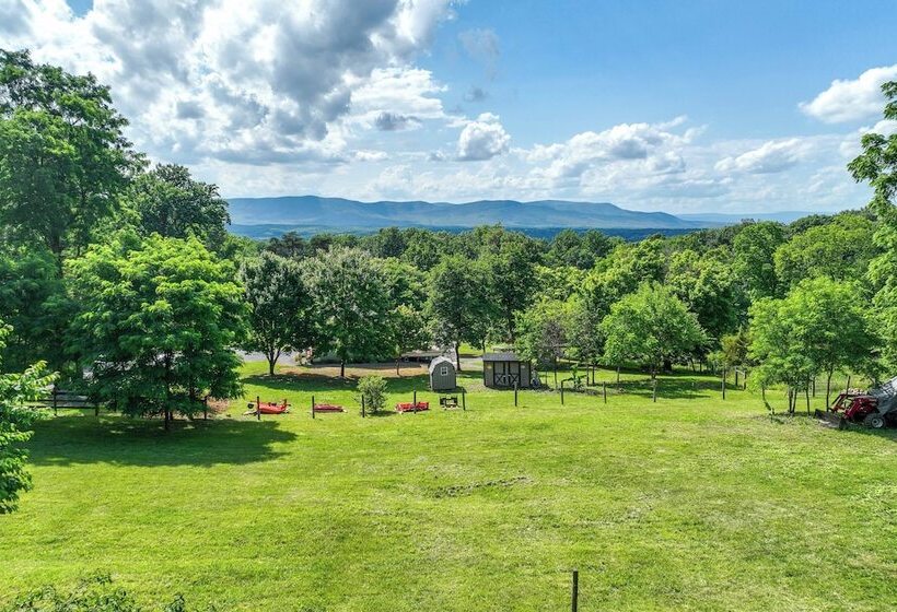Front Royal Retreat On 3 Acres W/ Mtn Views!