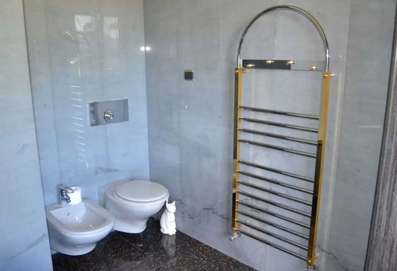 Gite Gretel, In A Green Setting By A Stream