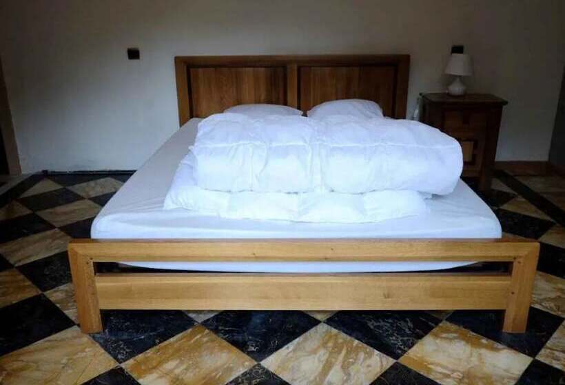 Gite Gretel, In A Green Setting By A Stream