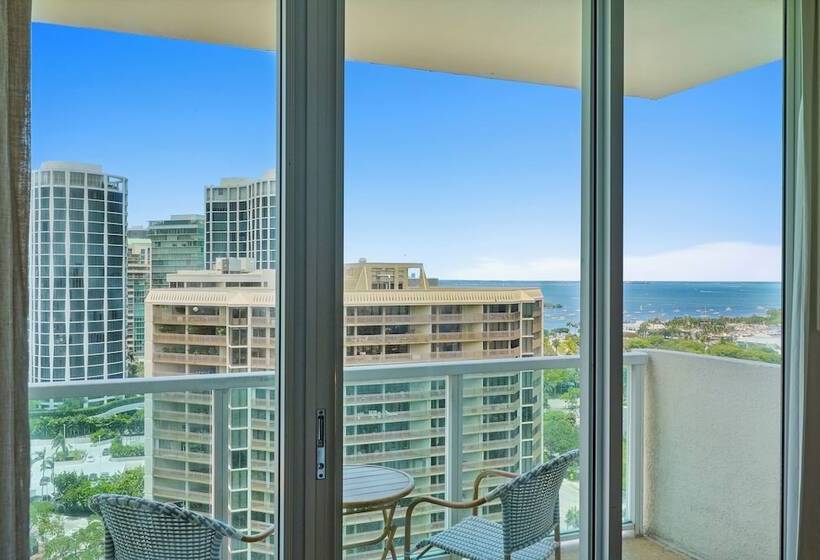 Glamorous Bay View Studio In The Grove