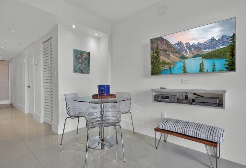 Gorgeous Spacious 2bed Bayview Apartment