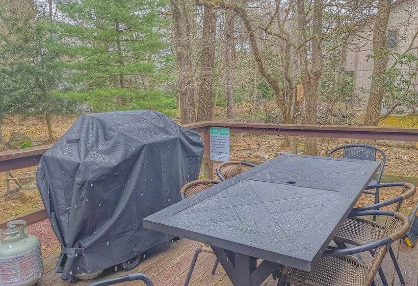 Hickory Cabin By Avantstay Firepit, Hot Tub, Game Room, Great Location