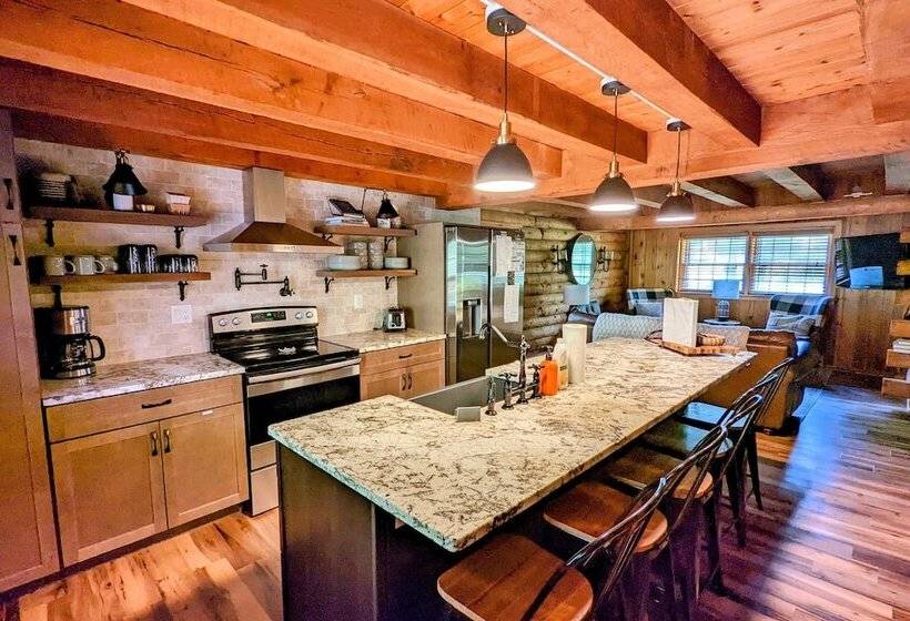 Hickory Cabin By Avantstay Firepit, Hot Tub, Game Room, Great Location