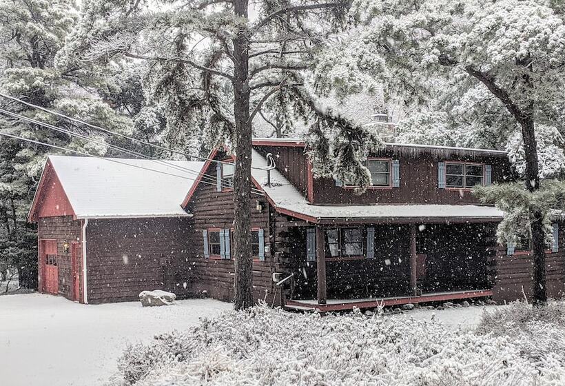 Hickory Cabin By Avantstay Firepit, Hot Tub, Game Room, Great Location