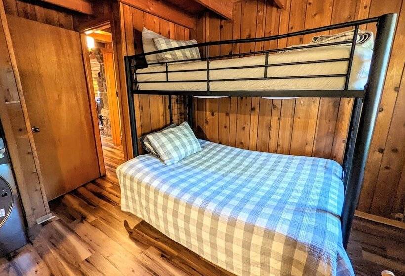 Hickory Cabin By Avantstay Firepit, Hot Tub, Game Room, Great Location