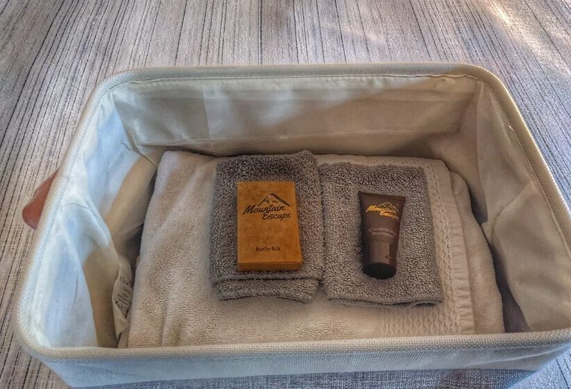 Hickory Cabin By Avantstay Firepit, Hot Tub, Game Room, Great Location