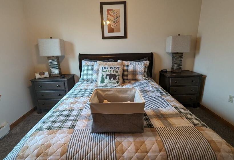 Hickory Haven By Avantstay Hot Tub, Game Room, Theater, Deck