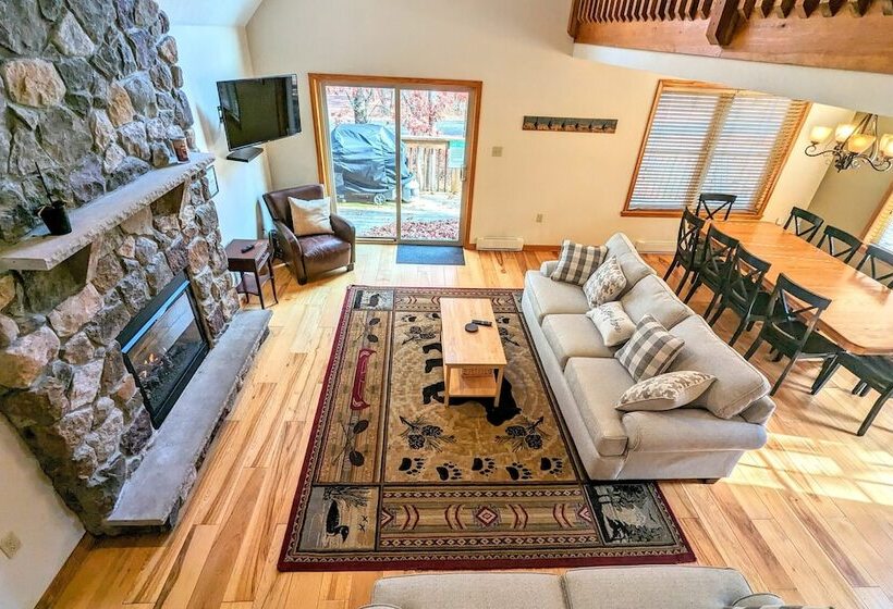 Hickory Haven By Avantstay Hot Tub, Game Room, Theater, Deck