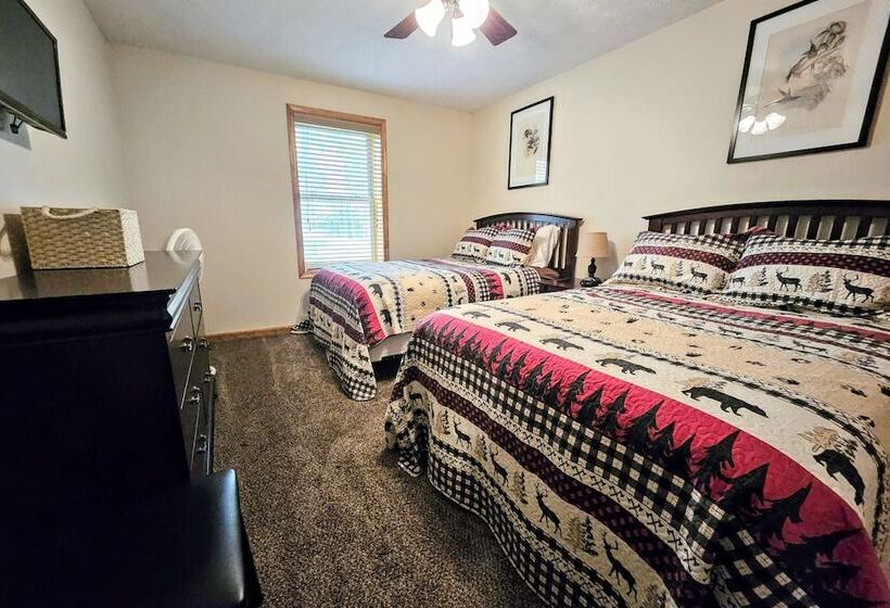 Hickory Haven By Avantstay Hot Tub, Game Room, Theater, Deck