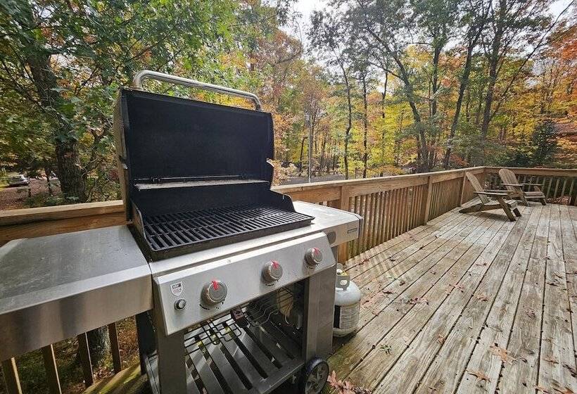 Hickory Haven By Avantstay Hot Tub, Game Room, Theater, Deck