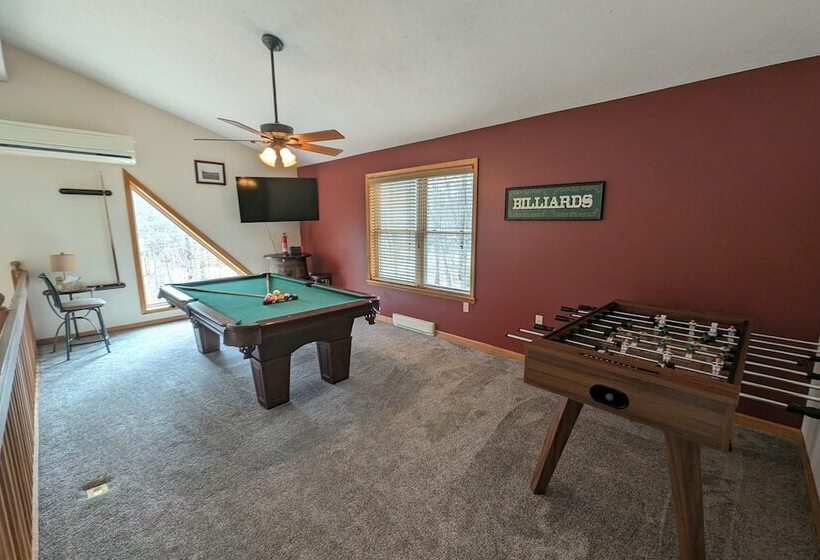 Hickory Haven By Avantstay Hot Tub, Game Room, Theater, Deck