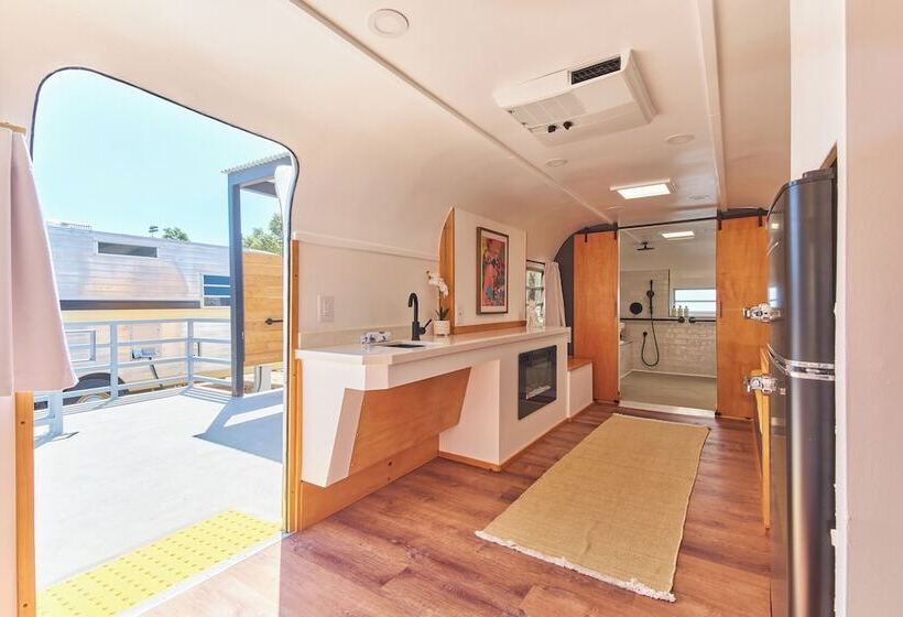 Отель Acres Landing