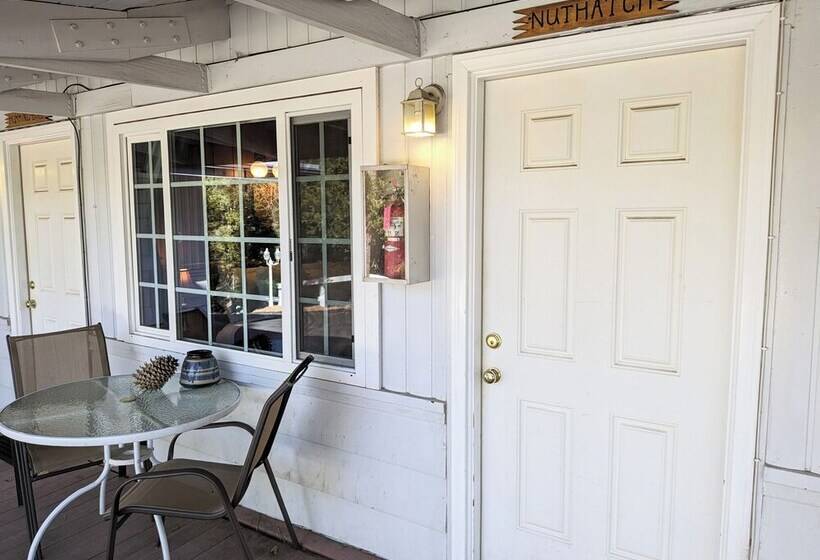 호텔 Bluebird Cottage Inn