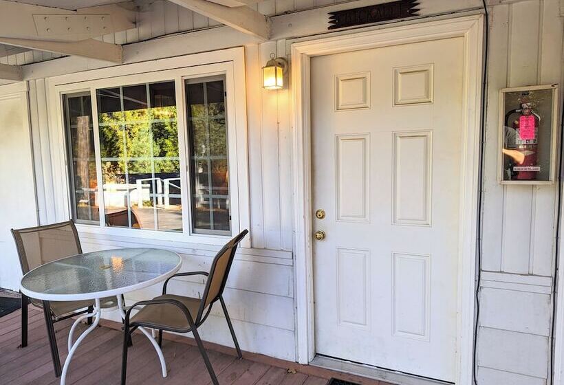 호텔 Bluebird Cottage Inn