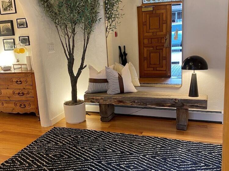 בית מלון כפרי Eagle River Inn