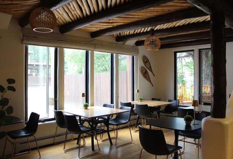 בית מלון כפרי Eagle River Inn