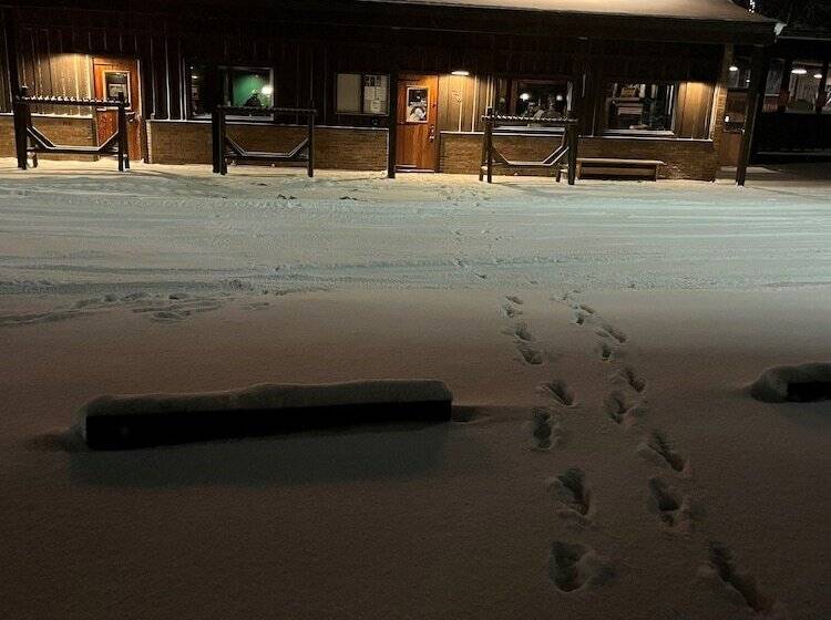 בית מלון כפרי Eagle River Inn