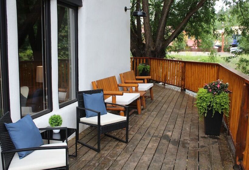 בית מלון כפרי Eagle River Inn