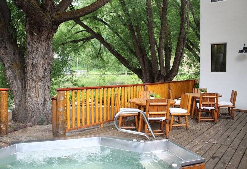 בית מלון כפרי Eagle River Inn