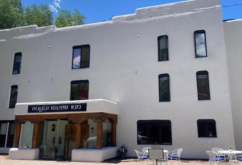 בית מלון כפרי Eagle River Inn