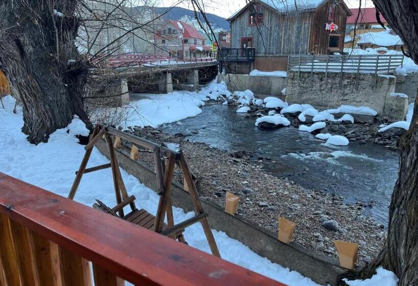 בית מלון כפרי Eagle River Inn