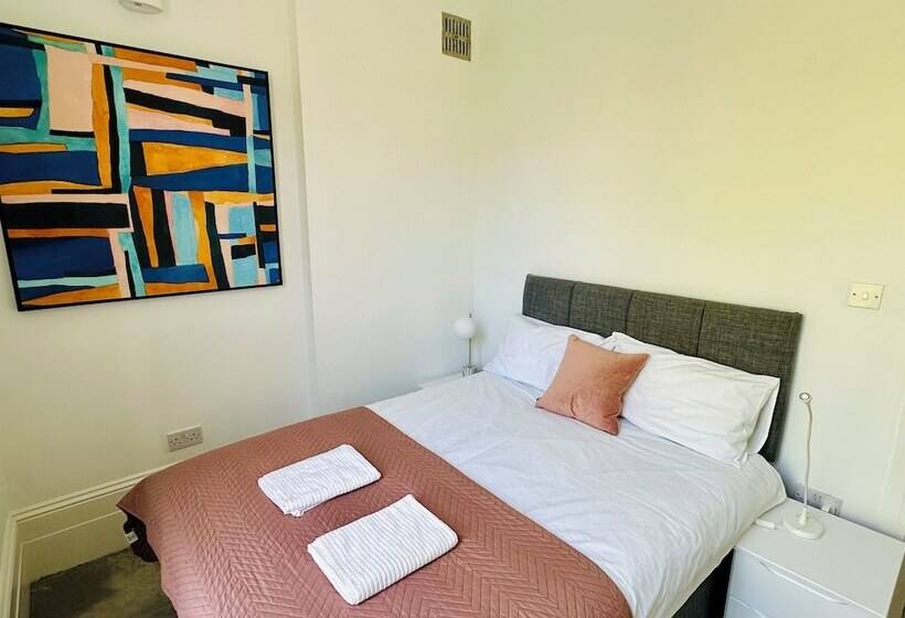 בית מלון כפרי Harrington Suites