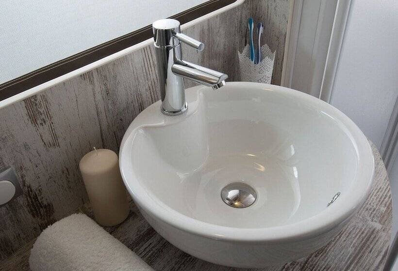 호텔 Luxury Tent 11 Km. From Porec