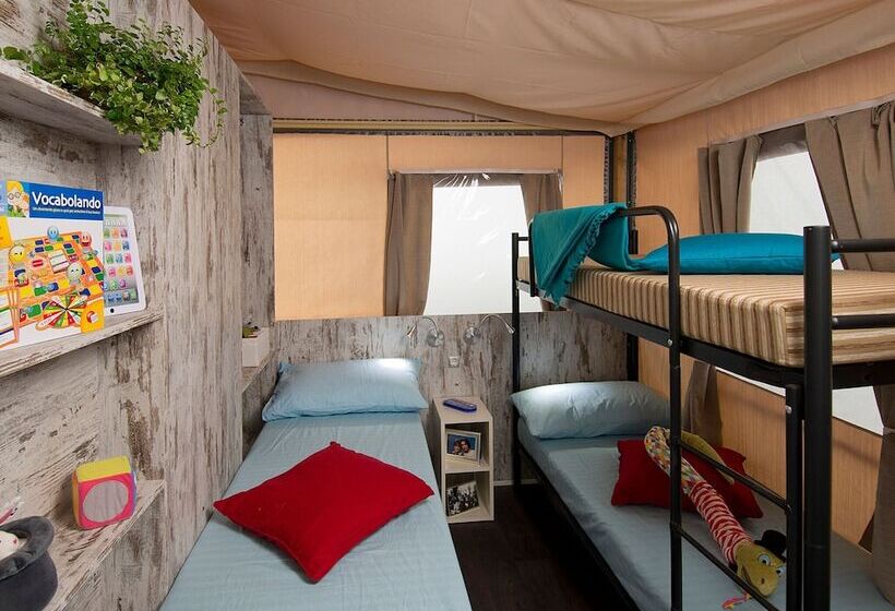 호텔 Luxury Tent 11 Km. From Porec