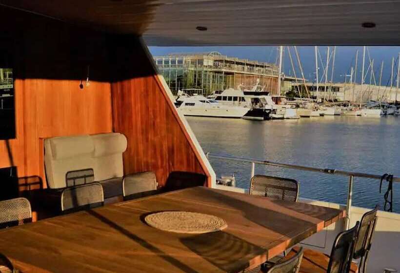 בית מלון כפרי Luxury Yacht In La Rochelle With A Terrace