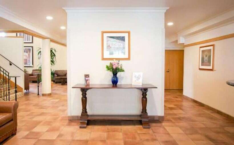 هتل Ucla Guest House