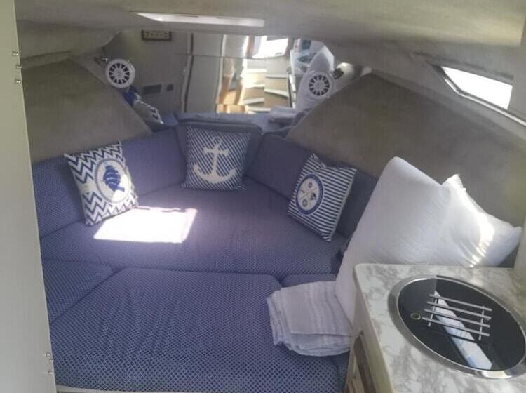 هتل Virginia Bed And Boat