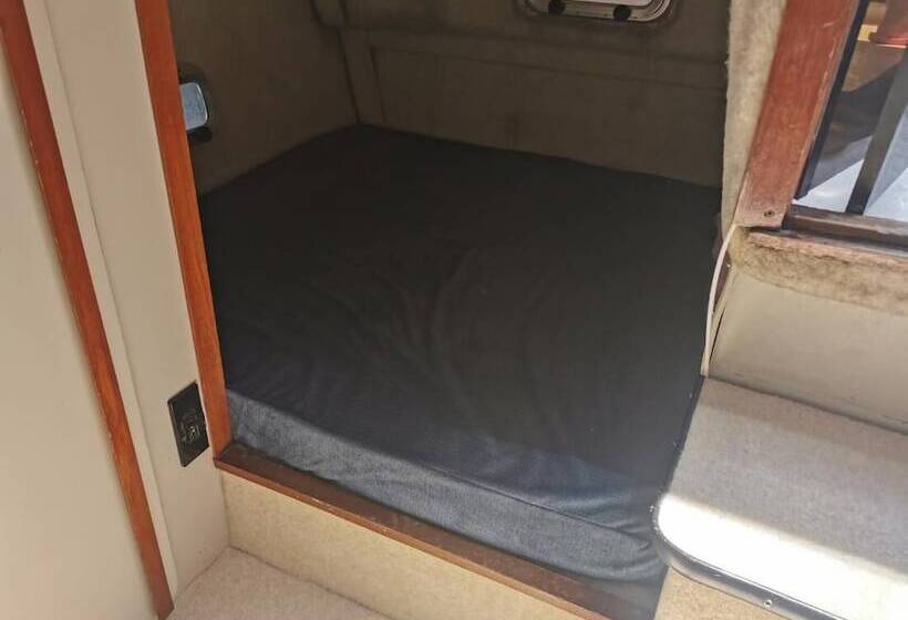 هتل Virginia Bed And Boat