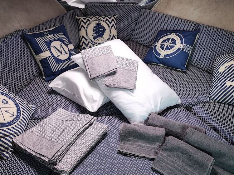 هتل Virginia Bed And Boat