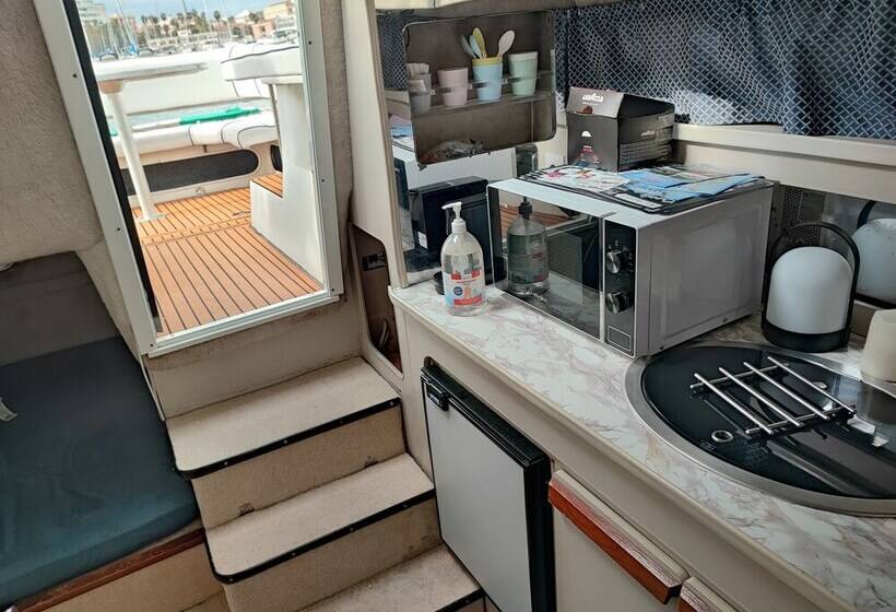 هتل Virginia Bed And Boat