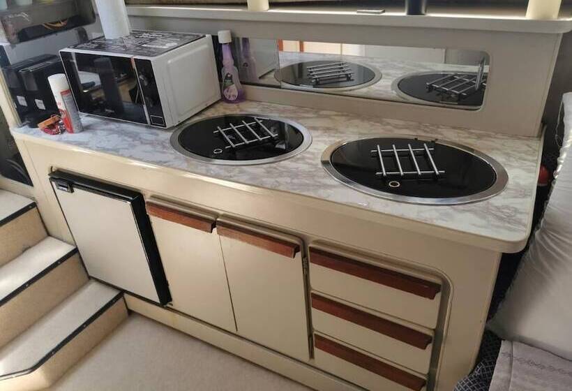 هتل Virginia Bed And Boat