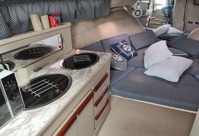 هتل Virginia Bed And Boat