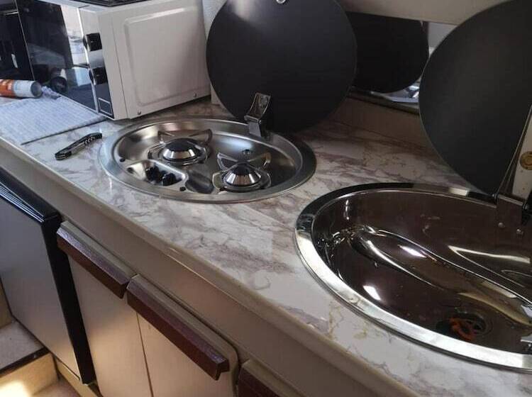 هتل Virginia Bed And Boat