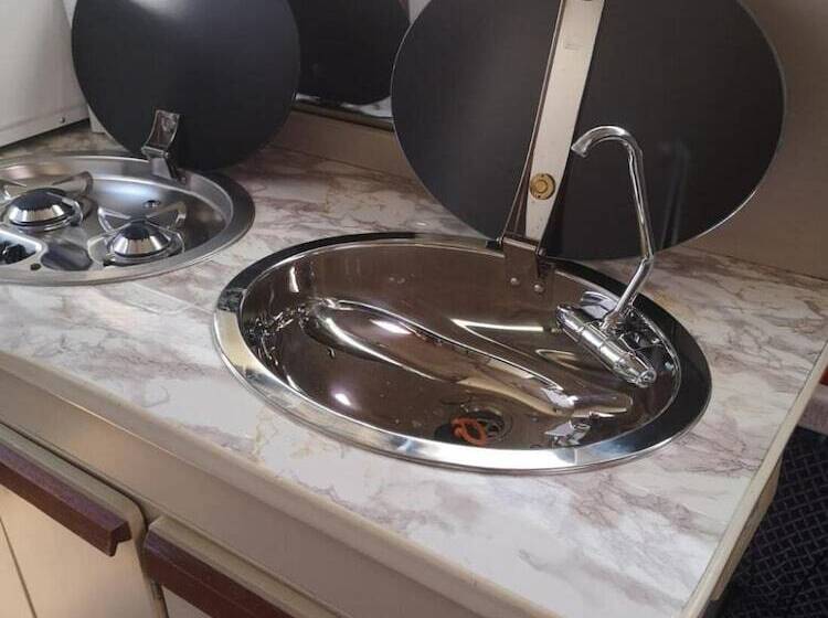 هتل Virginia Bed And Boat