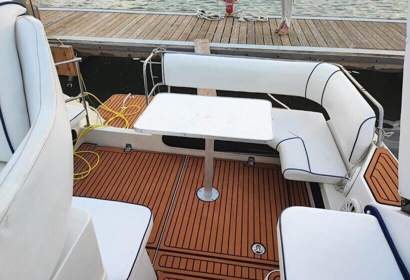 هتل Virginia Bed And Boat